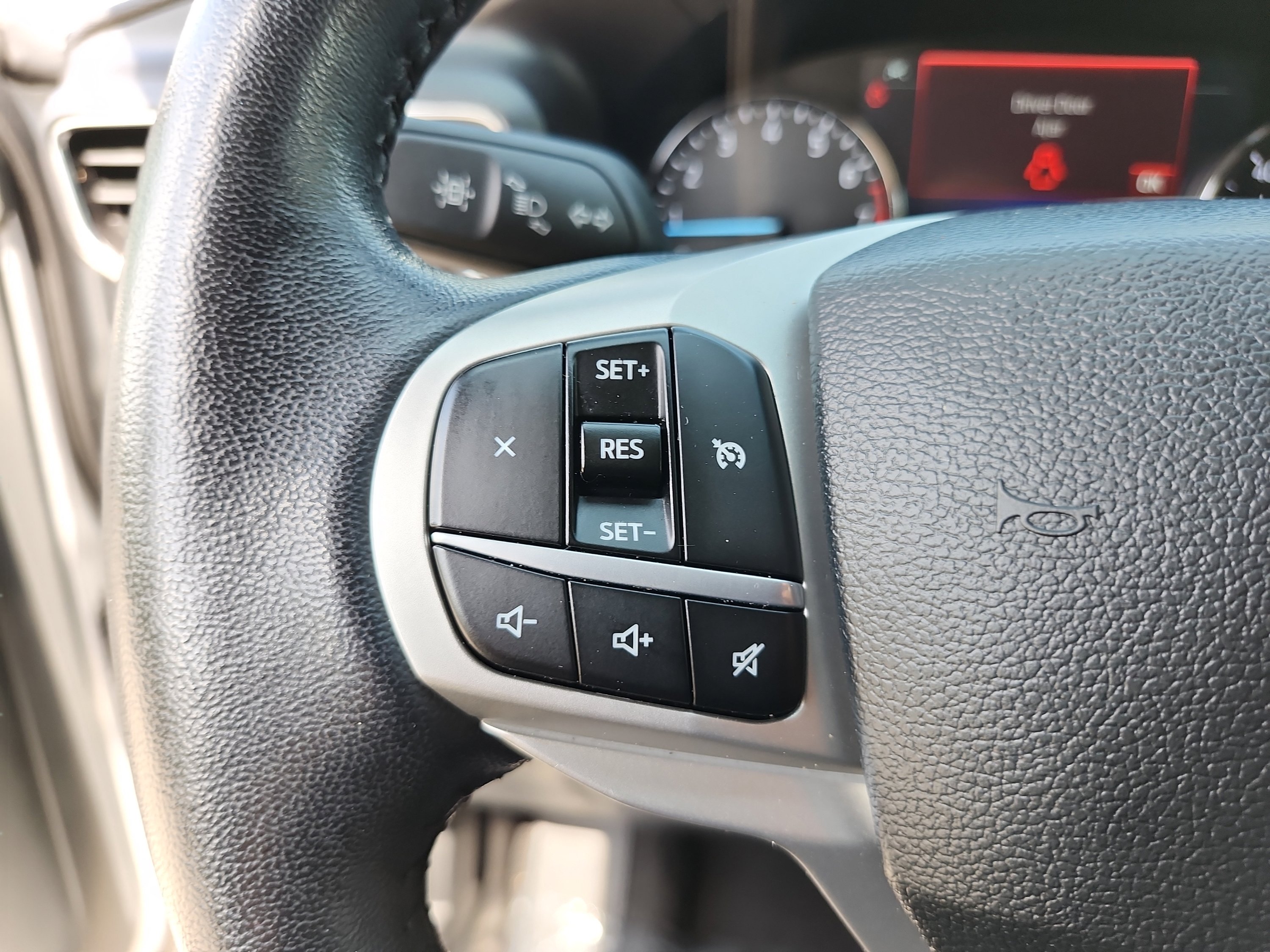 Used 2023 Iconic Silver Metallic Ford XLT image 36