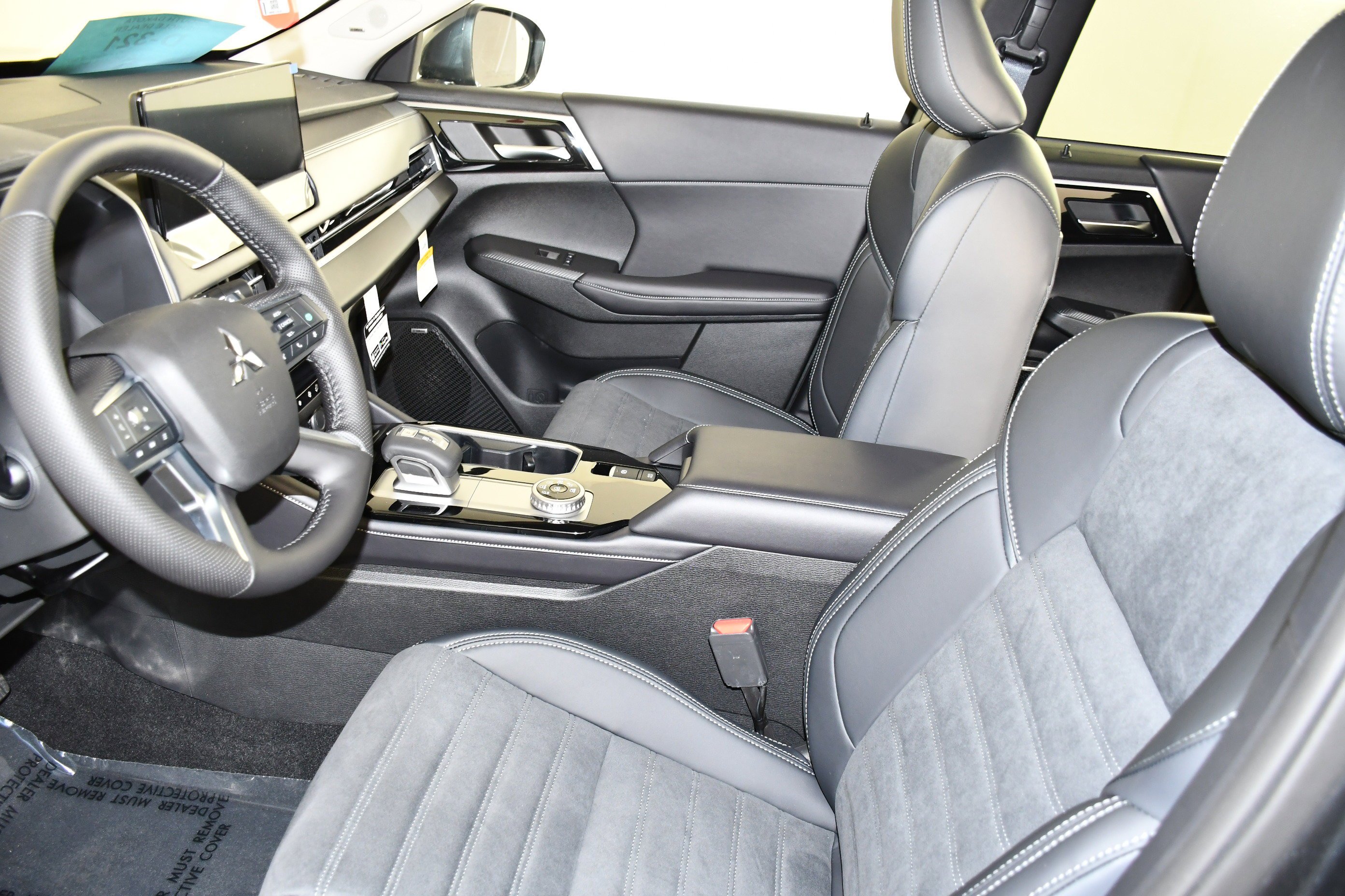 New 2026 Graphite Gray Mitsubishi SE image 14