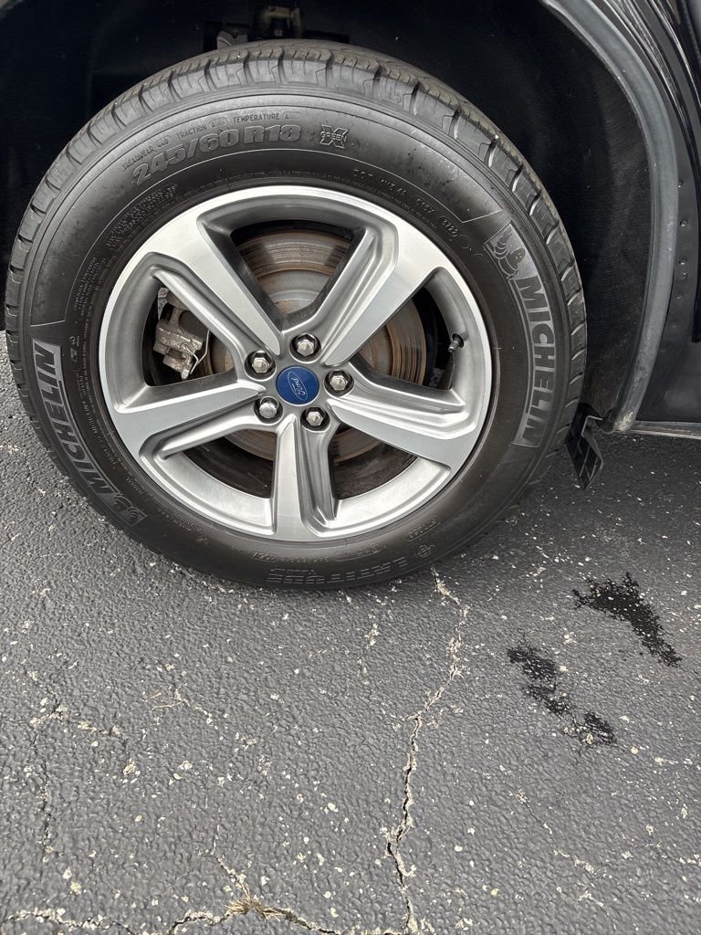 Used 2022 Black Ford SEL image 11