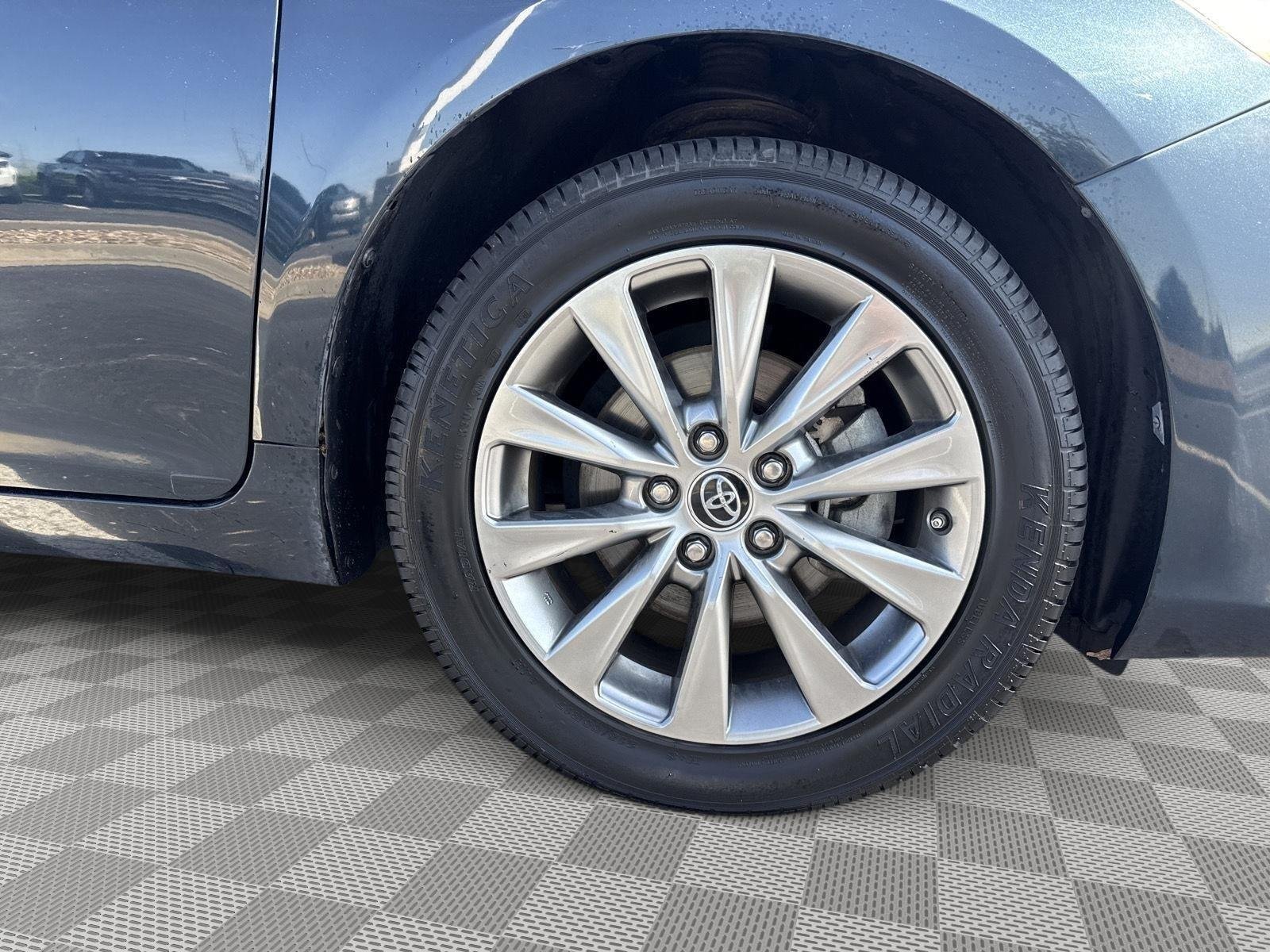 Used 2015 Cosmic Gray Mica Toyota XLE image 10