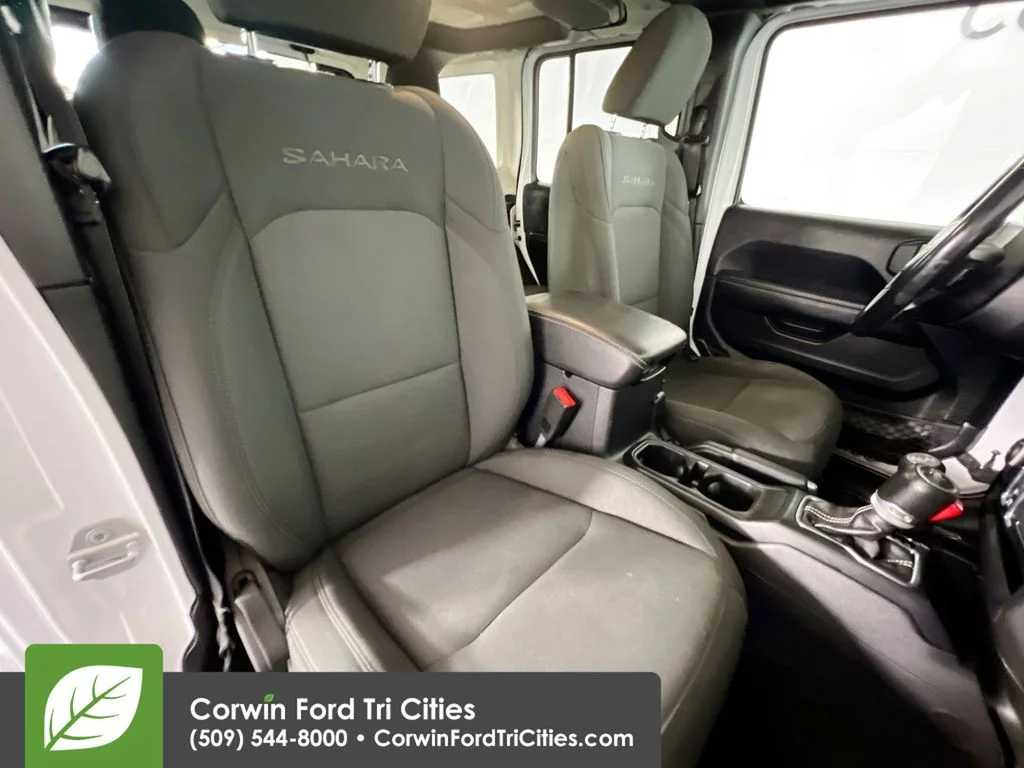 Used 2019 Bright White Clearcoat Jeep Unlimited Sahara image 17