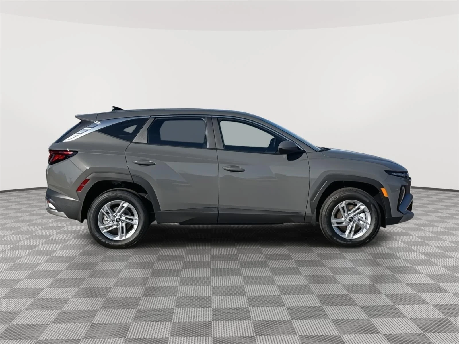 New 2026 Hampton Gray Hyundai SE image 5