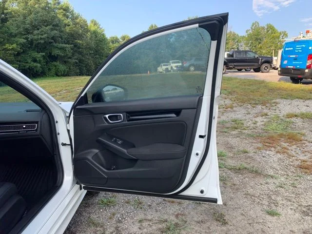Used 2025 Platinum White Pearl Honda Sport image 15