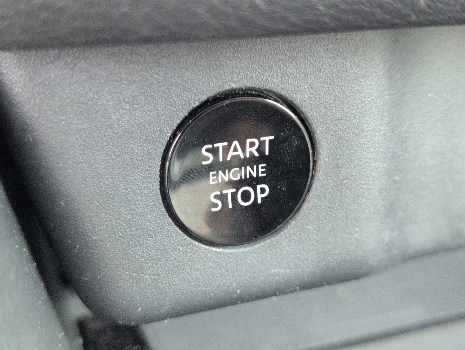 Used 2025 Everest White Pearl Nissan SV image 24