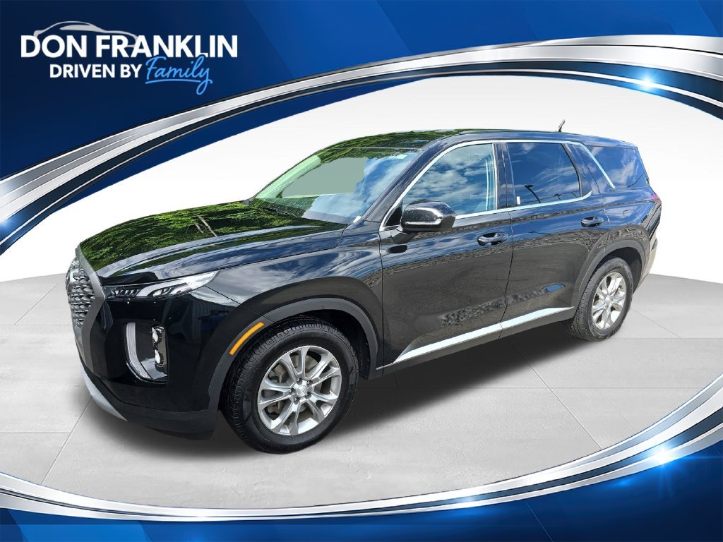 Used 2022 Black Hyundai SE image 1