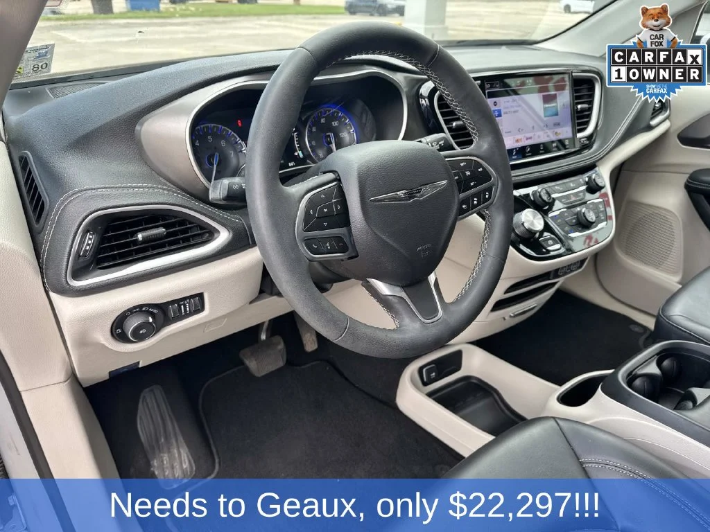 Used 2023 Silver Chrysler Touring L image 35