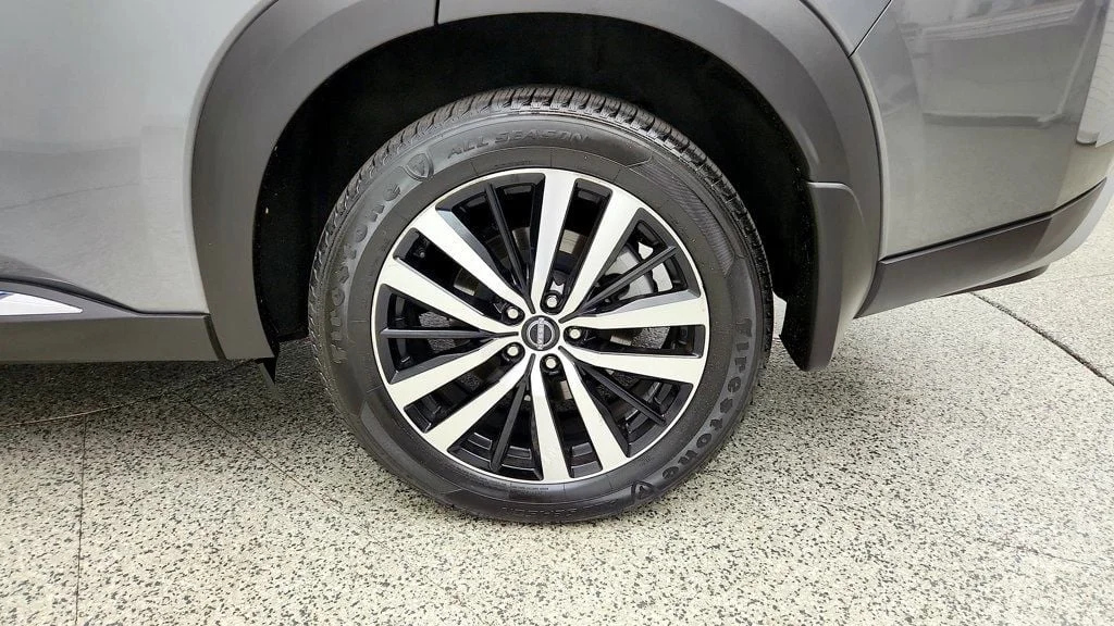 Used 2024 Boulder Gray Pearl Nissan Platinum 4WD image 9