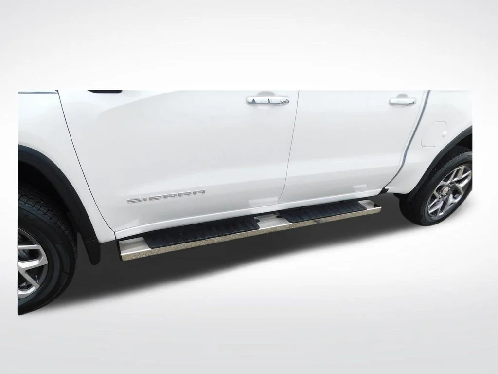 Used 2023 White GMC SLT image 17