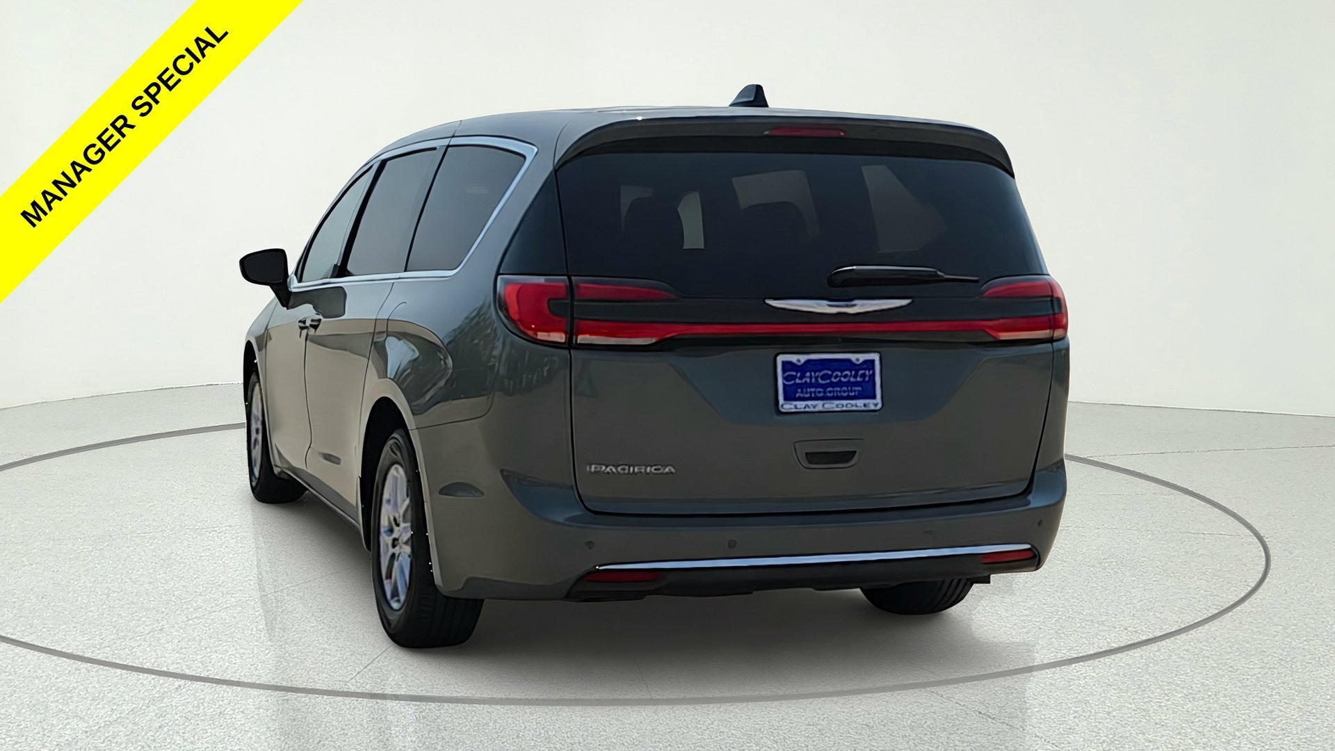 Used 2023 Gray Chrysler Touring L image 6