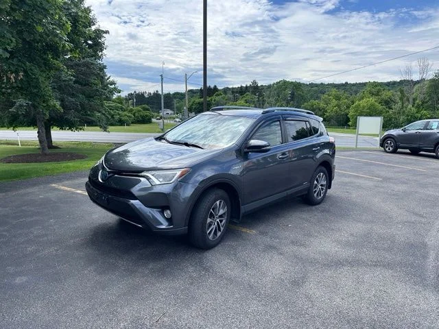 Used 2018 Gray Toyota XLE image 7