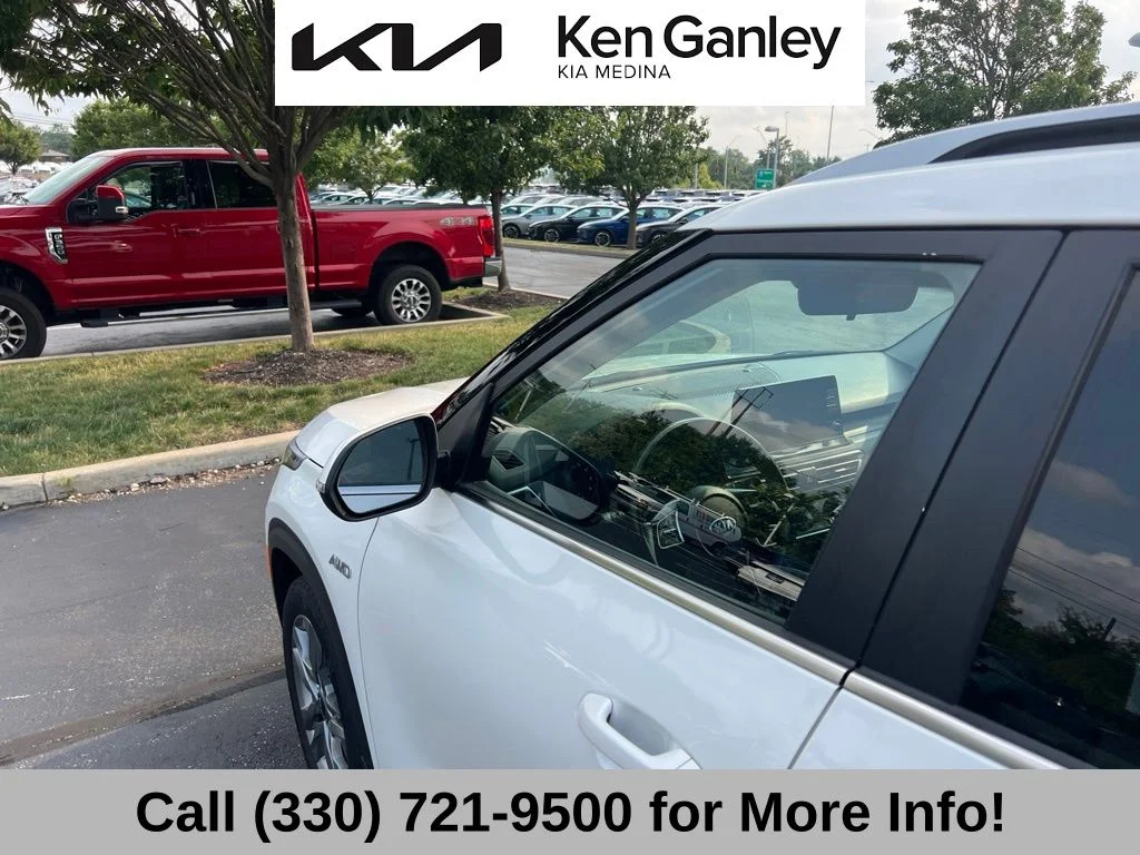Used 2021 White Kia S image 24