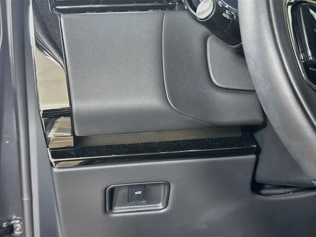 Certified Used 2024 Gray Land Rover Dynamic SE image 10