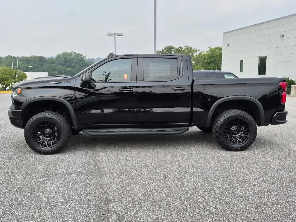 Used 2025 Black Chevrolet ZR2 image 5