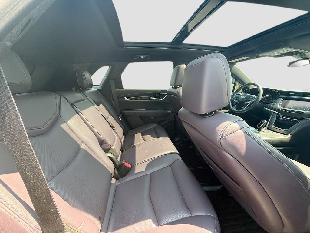 Used 2017 Silver Cadillac Luxury image 31