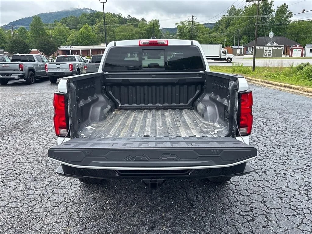 Used 2025 White Chevrolet Z71 image 7