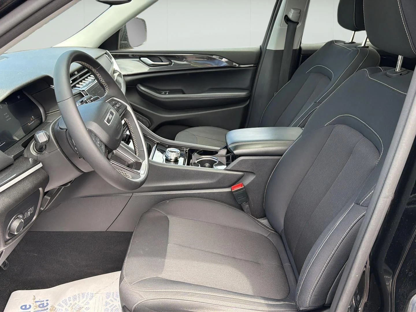 Used 2023 Diamond Black Crystal Pearlcoat Jeep Laredo image 13