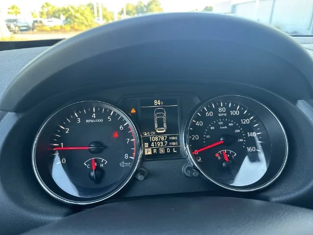 Used 2015 White Nissan S image 18