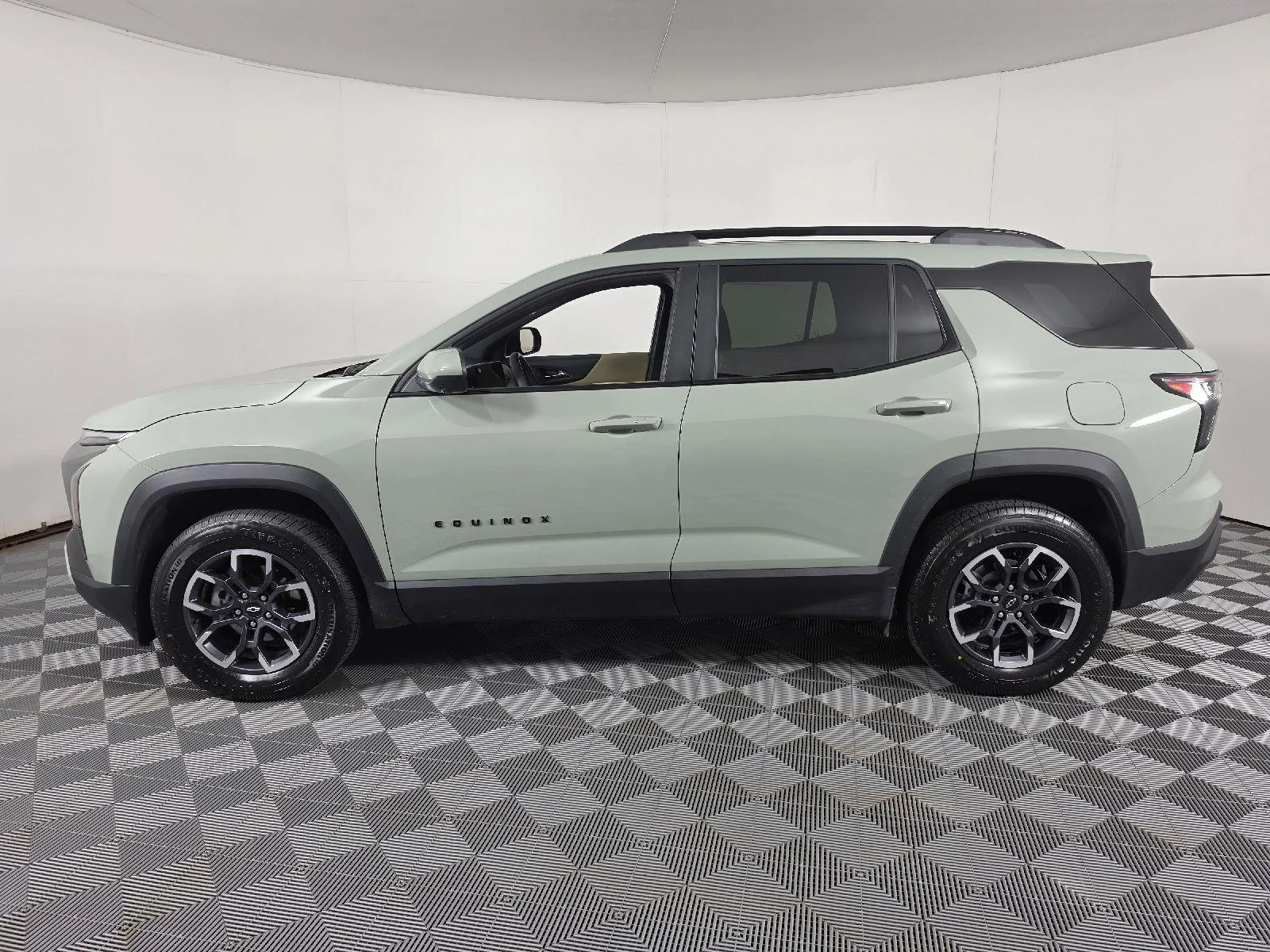 Used 2025 Cacti Green Chevrolet AWD ACTIV image 8