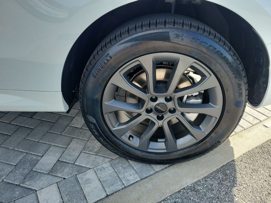 New 2026 Fuji White LAND ROVER Dynamic SE image 14