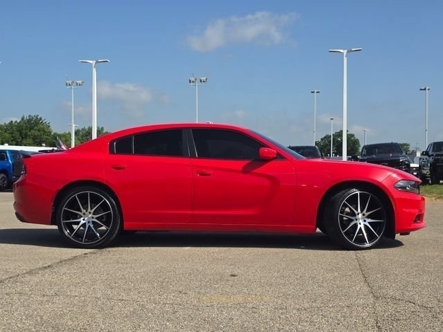 Used 2022 Torred Clearcoat Dodge SXT image 22