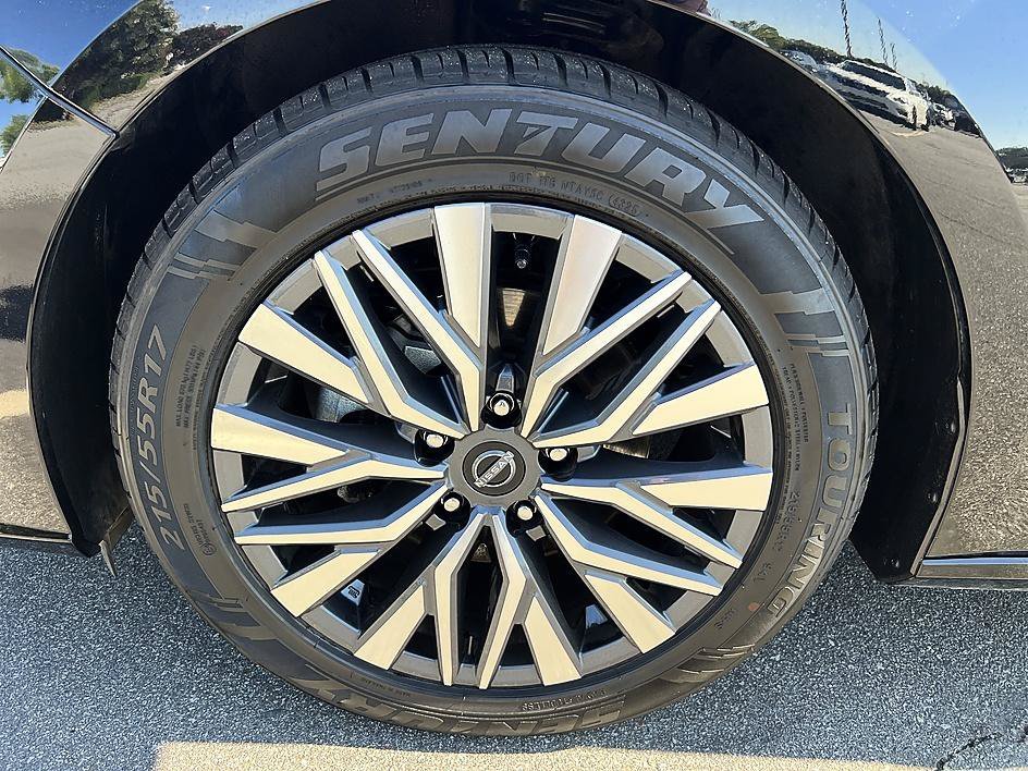 Certified Used 2025 Super Black Nissan SV image 9