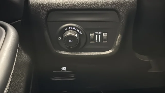 Used 2022 Bright White Clearcoat Jeep Limited image 33