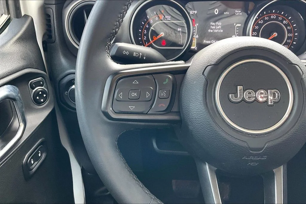 Used 2023 White Jeep Texas Trail image 10