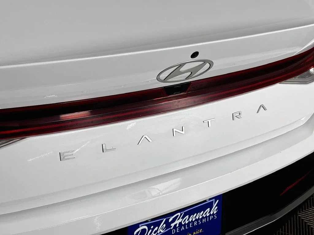 Used 2025 White Hyundai SEL Convenience image 25