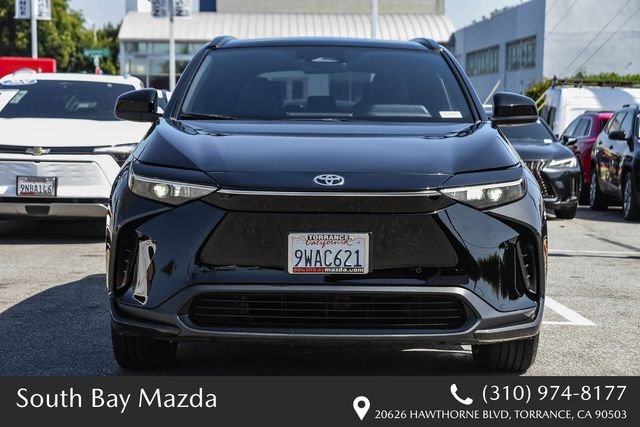 Used 2024  Toyota XLE image 2