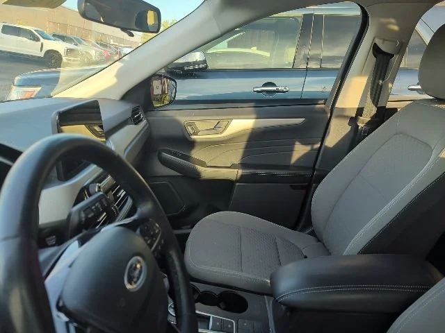 Used 2022 Ice Blue Ford SE image 3