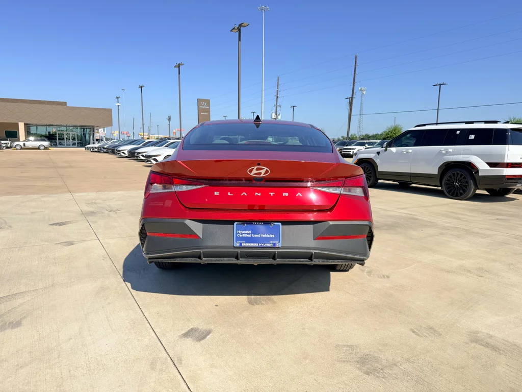 Used 2024 Ultimate Red Hyundai SE image 7