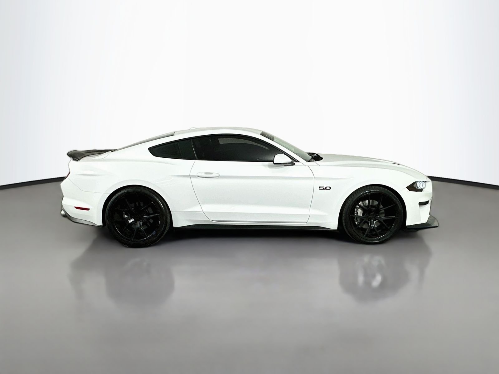 Used 2019 Oxford White Ford GT image 9