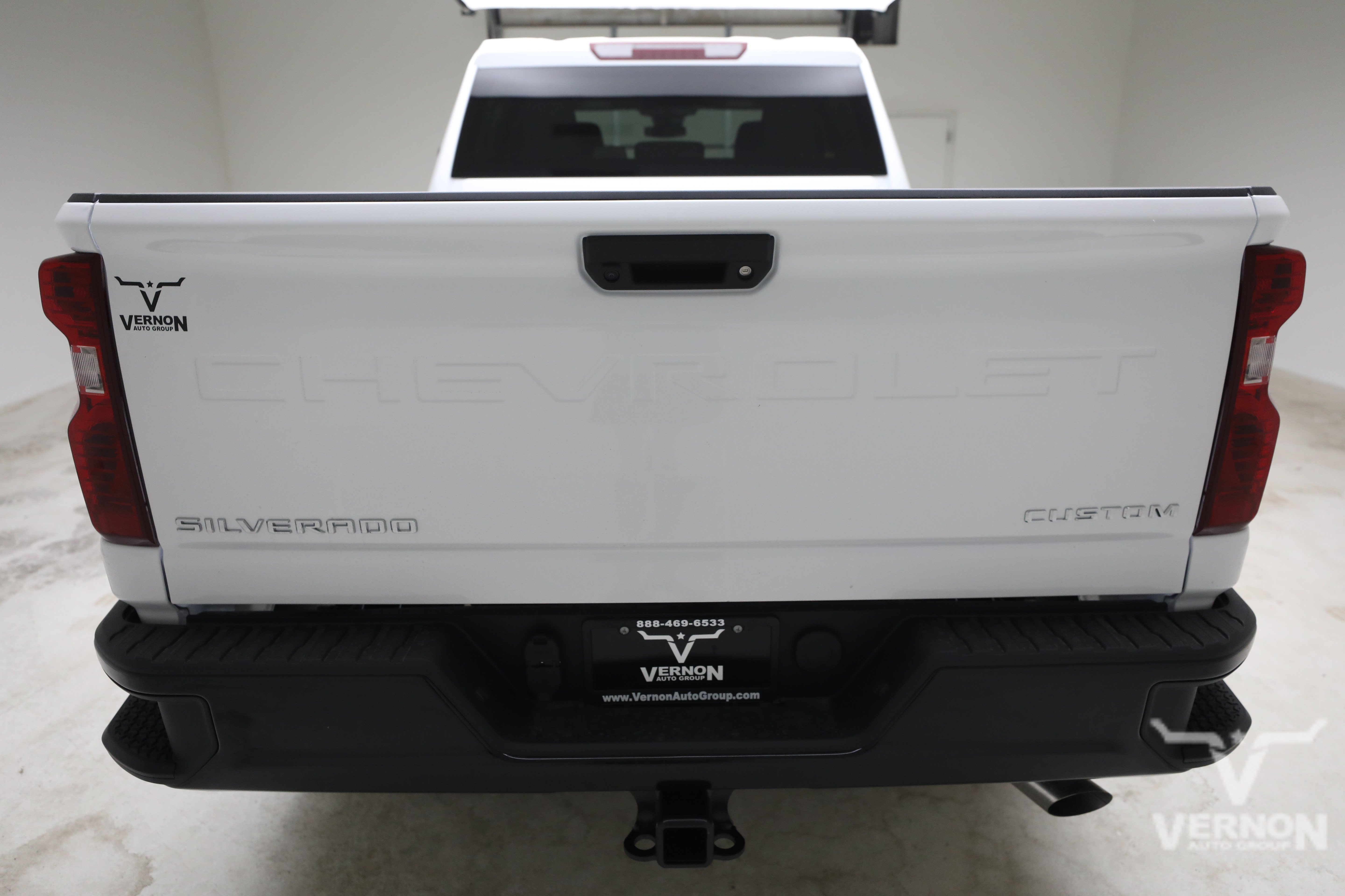 New 2026 Summit White Chevrolet N image 4