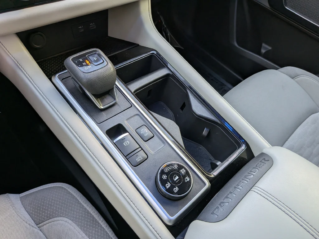 Used 2022 Gray Nissan SV image 27