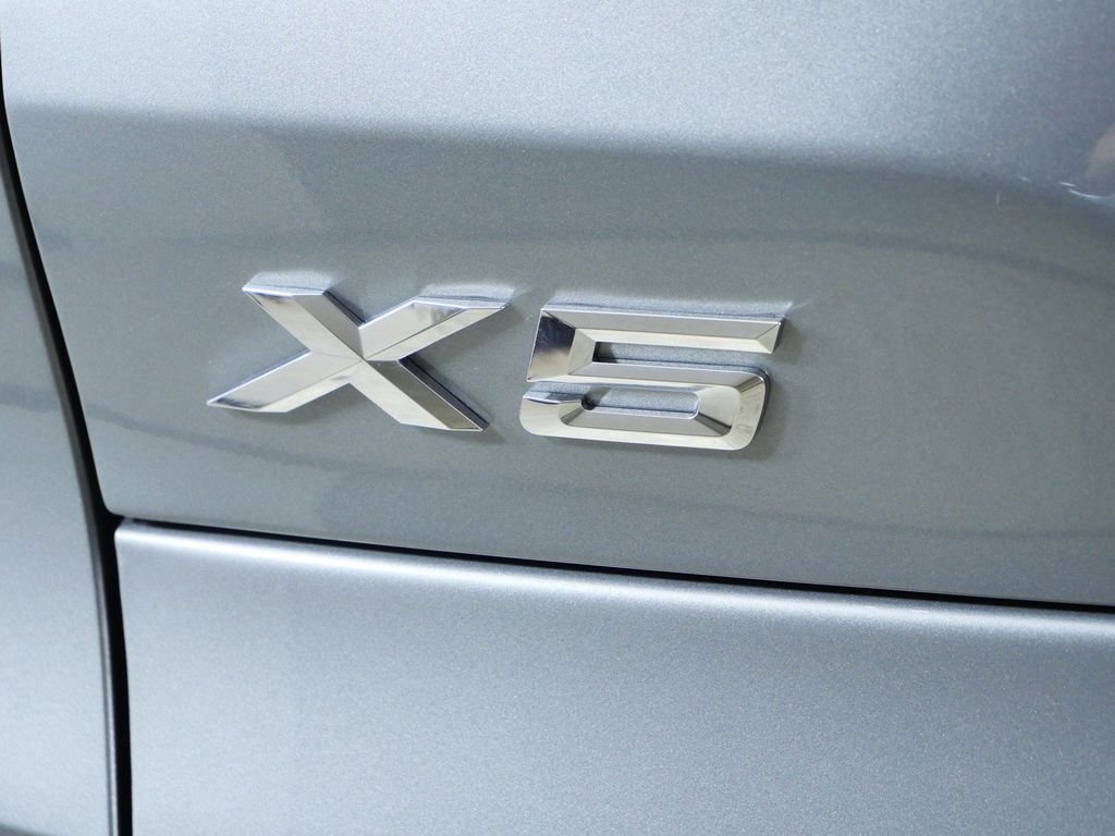 New 2026 Skyscraper Grey Metallic BMW xDrive50e image 12