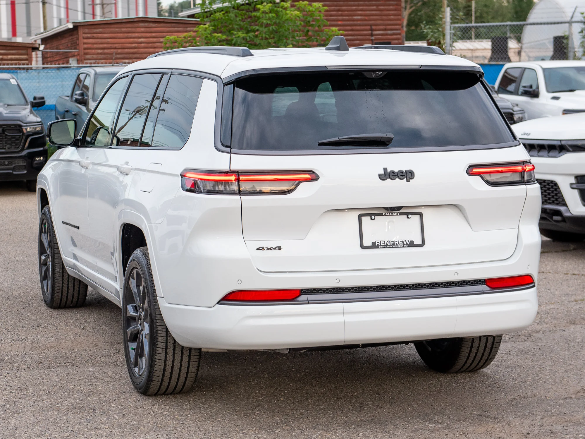 New 2026 White Jeep Limited Reserve* 4x4, Night Vision, Head-Up Display, Trailer Tow Package image 4