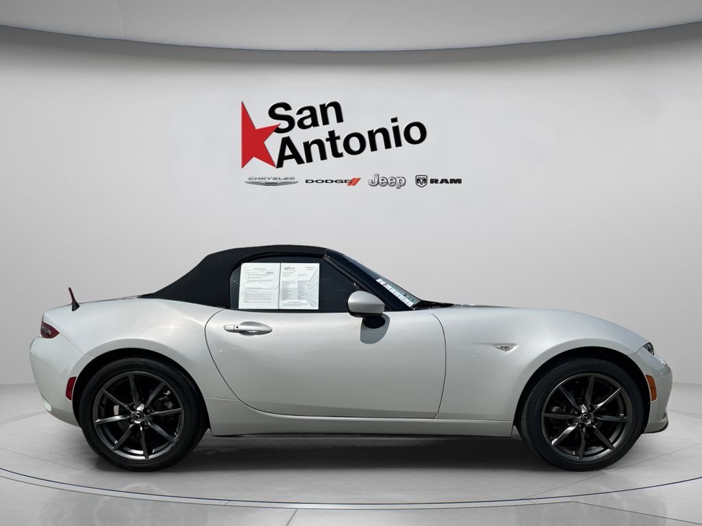 Used 2016 White Mazda Grand Touring image 16