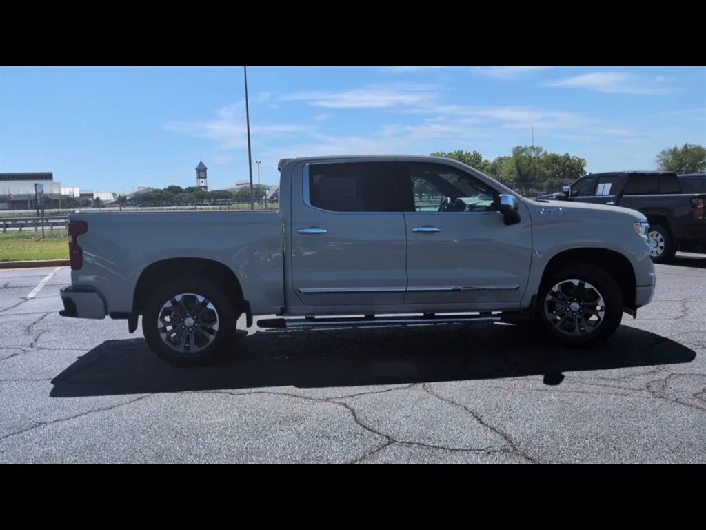 Used 2026 White Sands Chevrolet High Country image 9