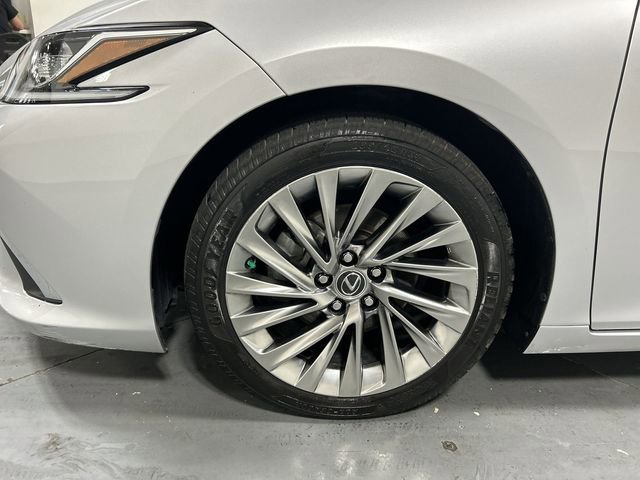 Used 2019 Silver Lexus ES 350 image 10