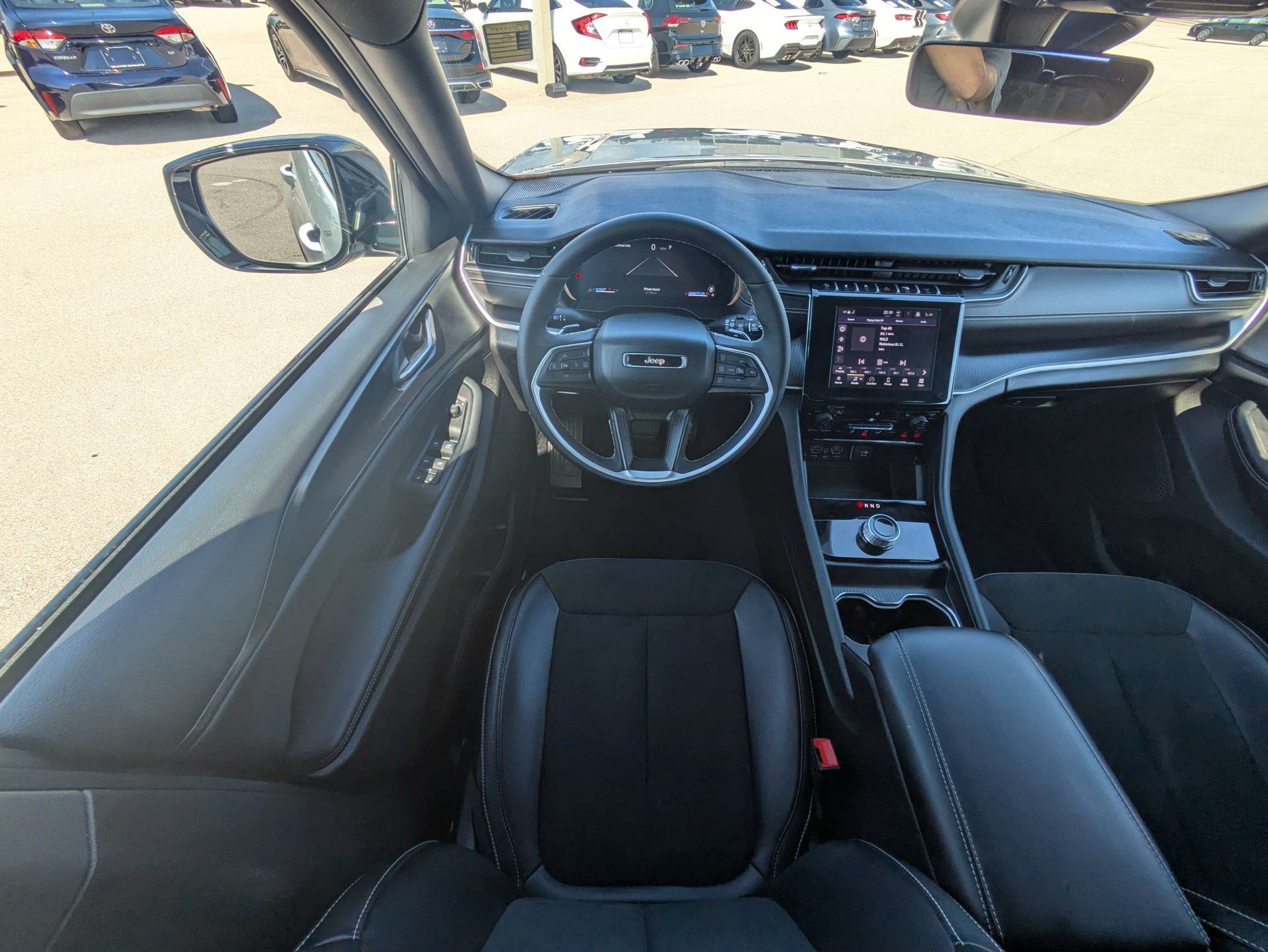 Used 2025 Silver Zynith Jeep Altitude image 18