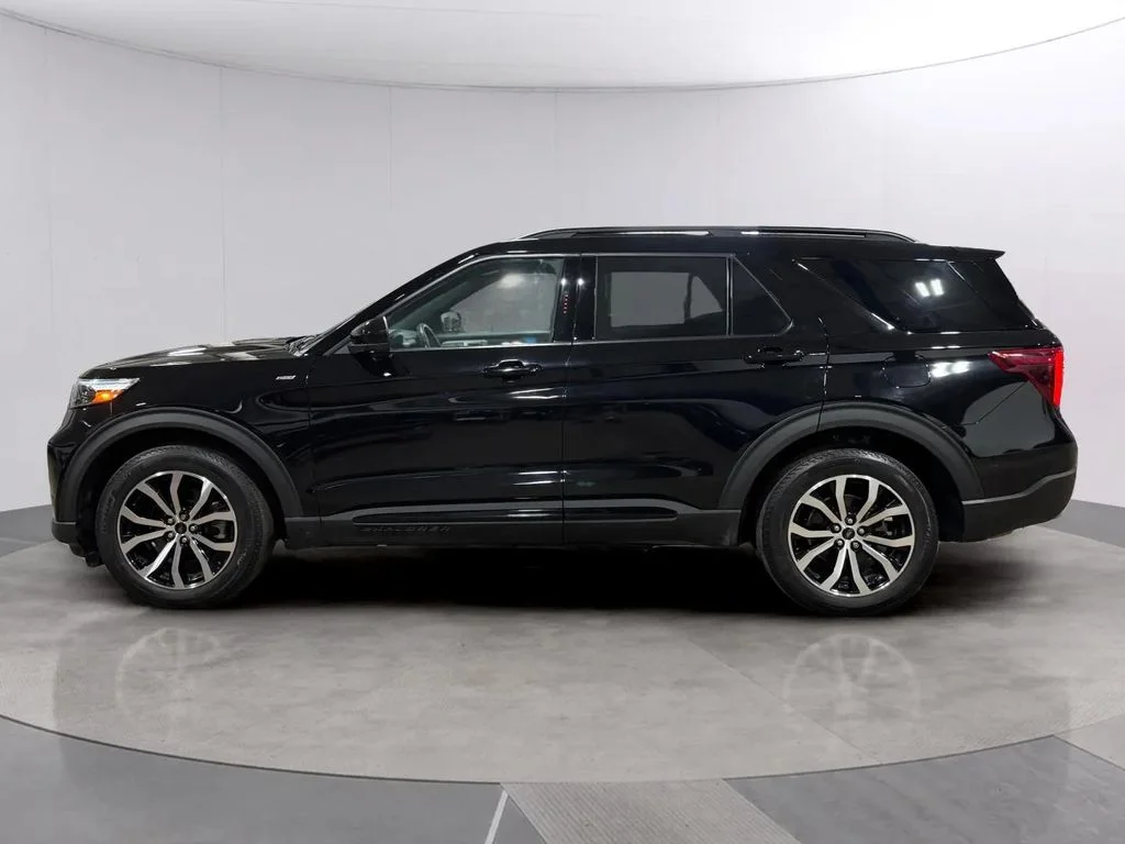 Used 2022 Agate Black Metallic Ford ST-Line image 7