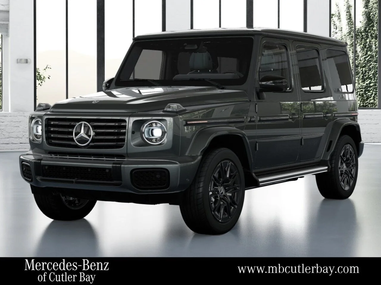 New 2027 MANUFAKTUR Graphite Metallic Mercedes-Benz G 580 image 1
