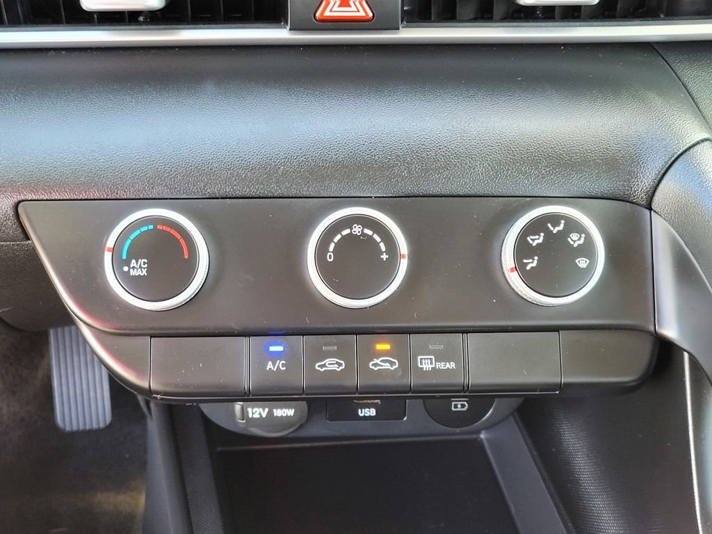 Used 2025 White Hyundai SE image 19