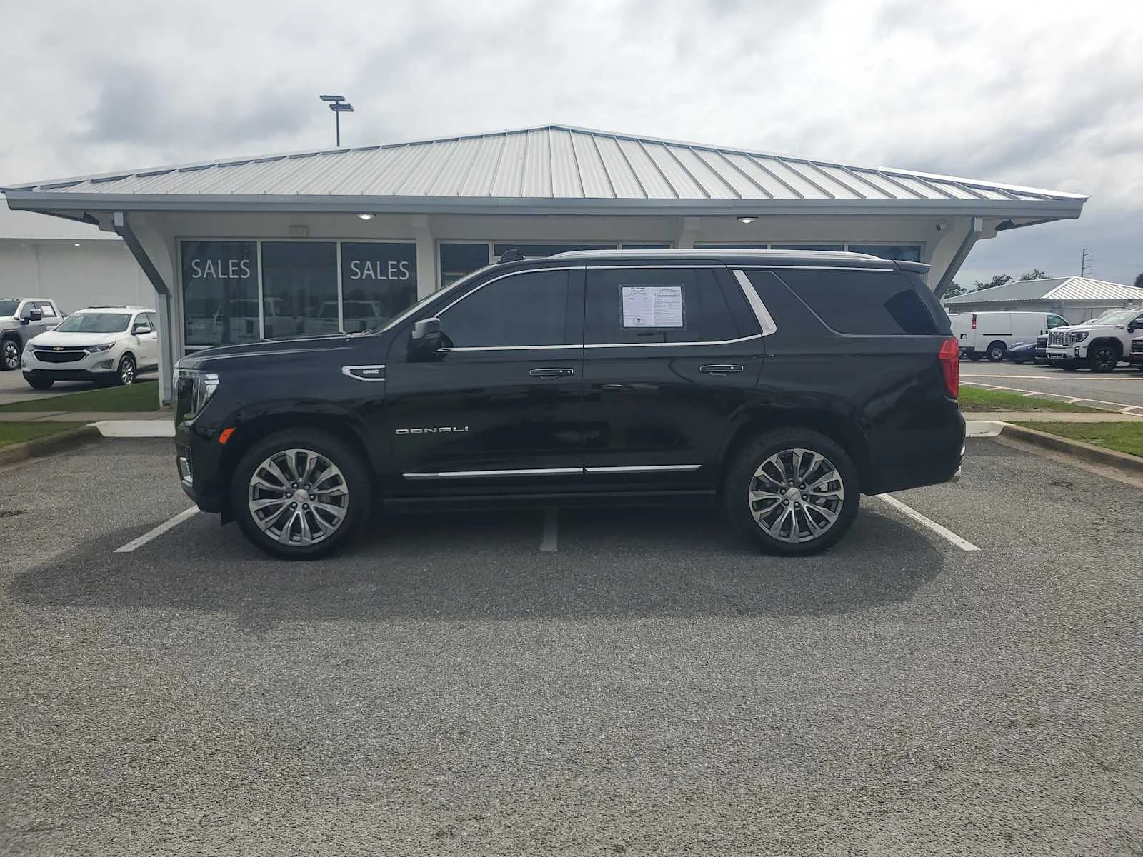 Used 2021 ONYX BLACK GMC Denali image 2