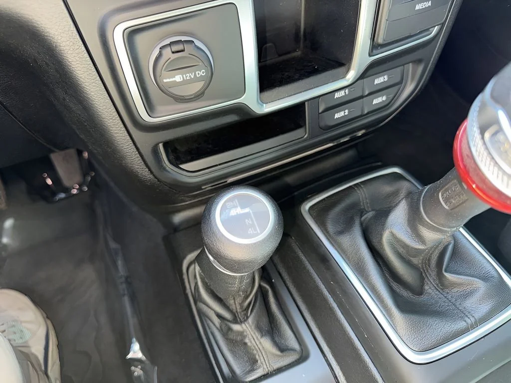 Used 2020  Jeep Sport image 21