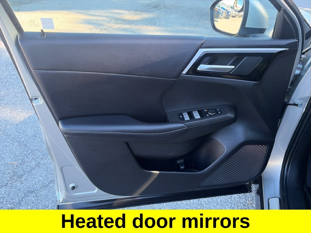 Used 2022 Silver Mitsubishi SE image 10