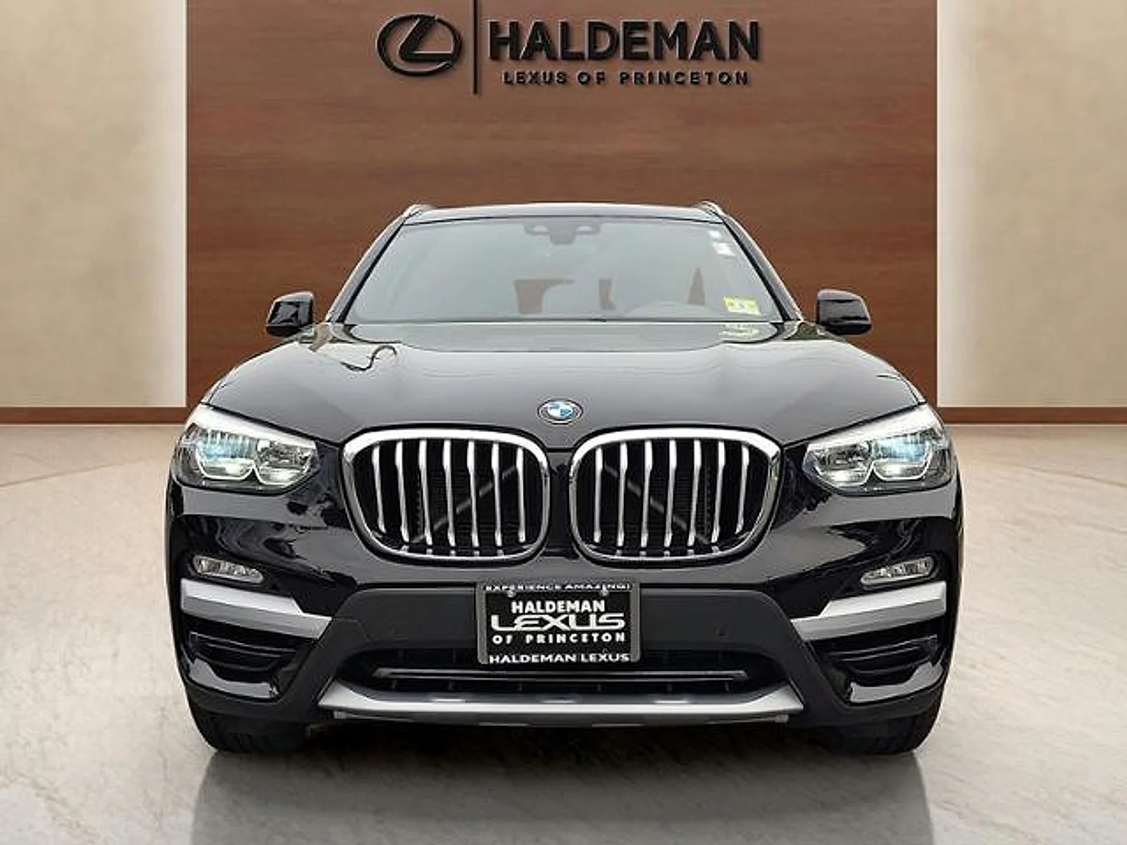 Used 2019  BMW xDrive30i image 2