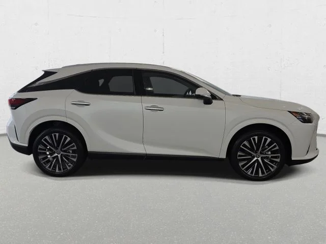 New 2026 Eminent White Pearl Lexus PREMIUM PLUS image 4