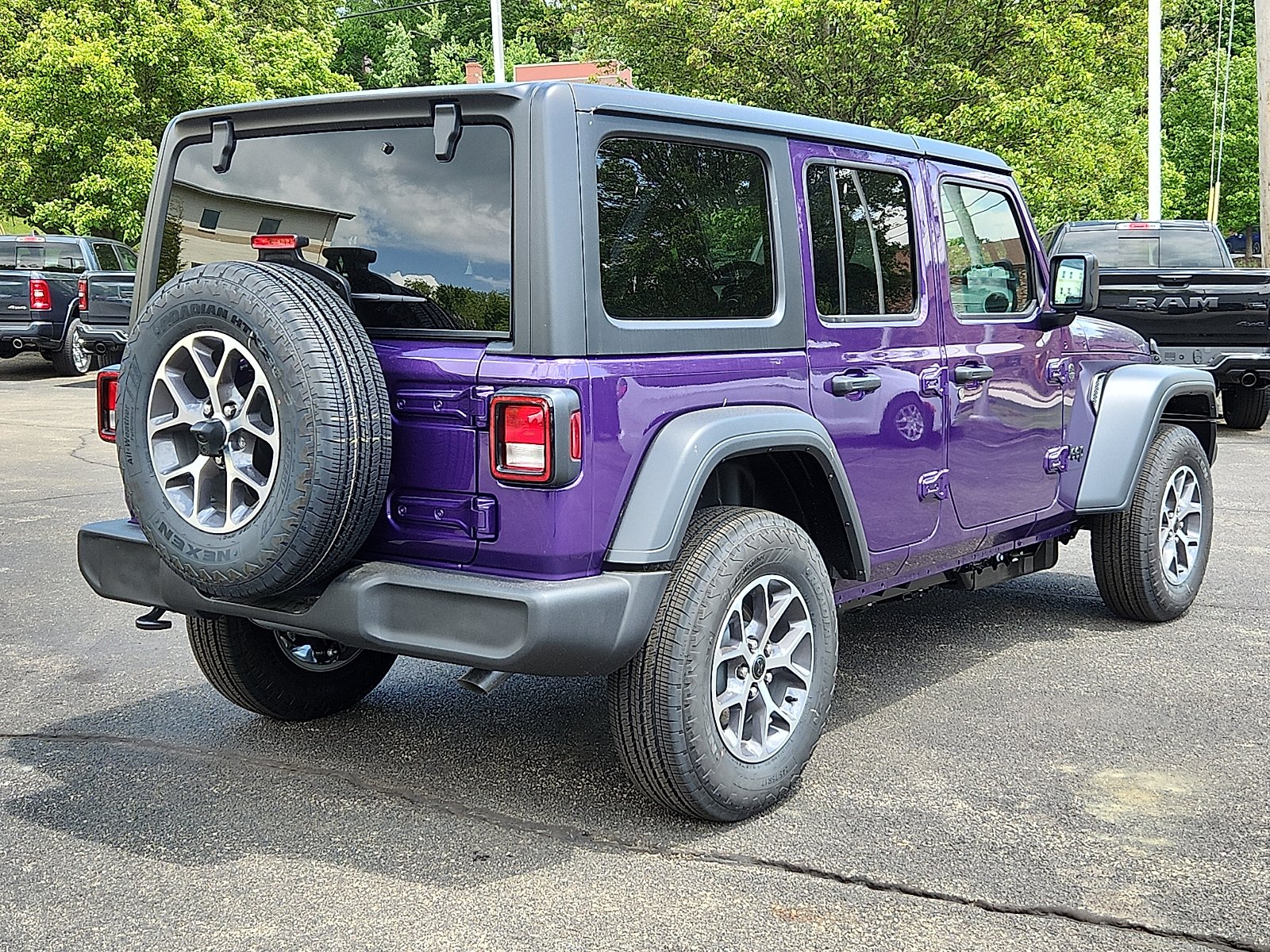 New 2026 Reign Exterior Paint Jeep Sport S image 6