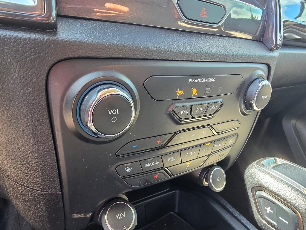 Used 2019 White Platinum Tri-Coat Ford LARIAT image 23
